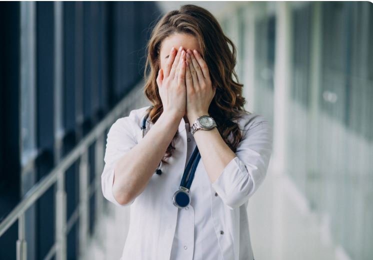 Pessoa a lidar com stress no trabalho