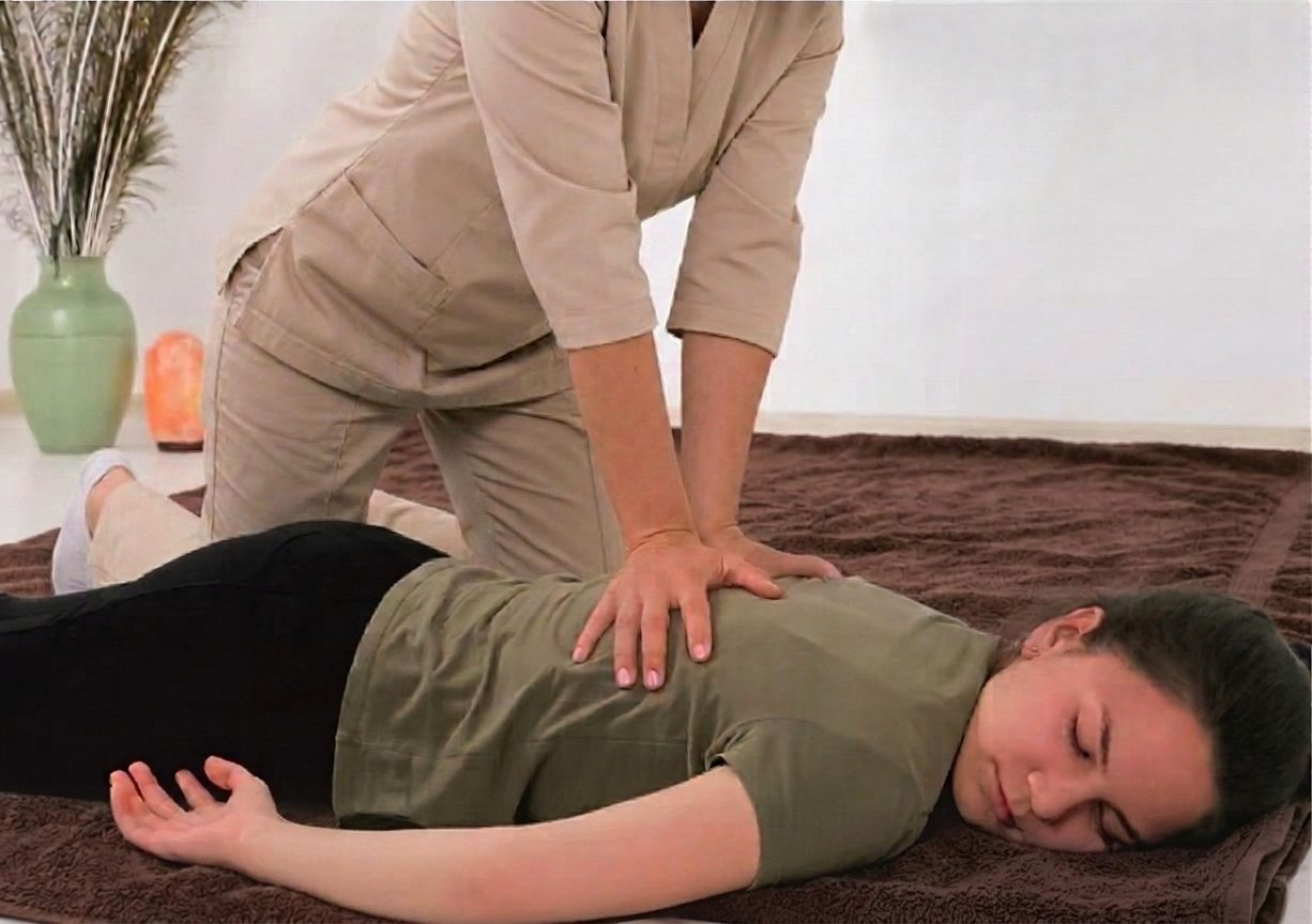Shiatsu — pressão em meridianos energéticos
